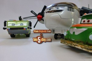 disney planes fire and rescue cabbie transporter toy