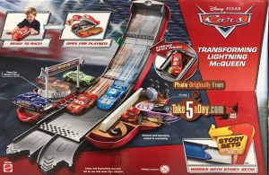 transforming lightning mcqueen playset